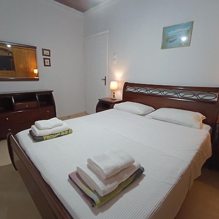 Rodomelo House With Terrace - 4 Bedrooms Leonidio Bagian luar foto