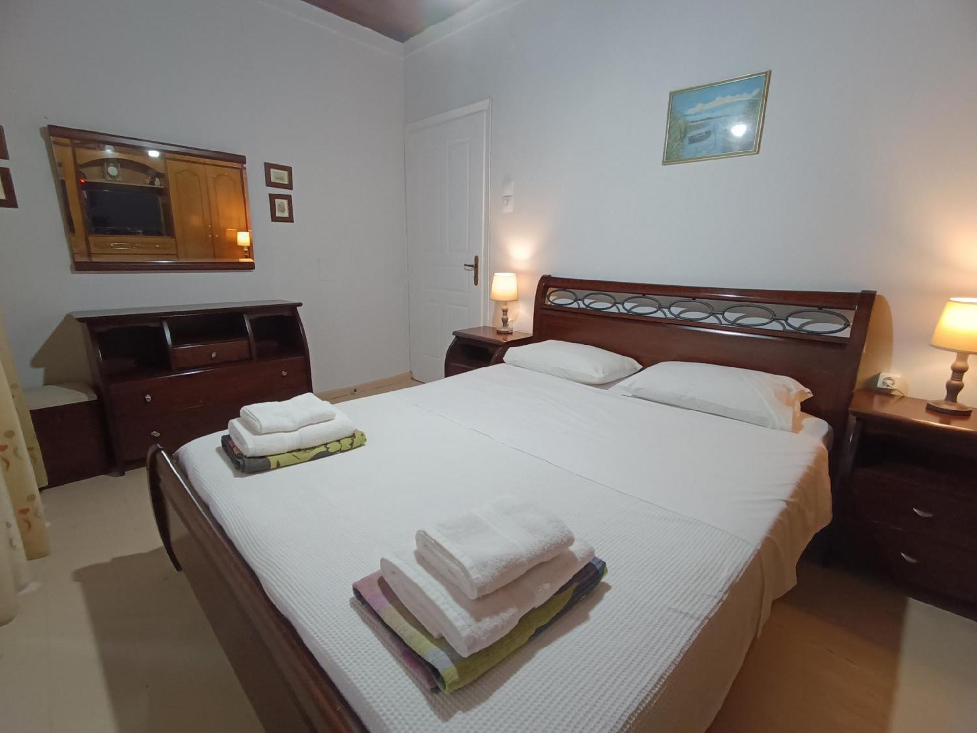 Rodomelo House With Terrace - 4 Bedrooms Leonidio Bagian luar foto